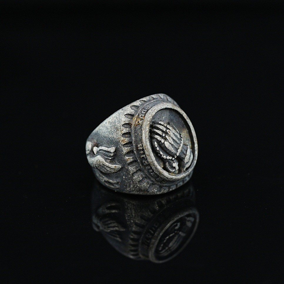 Vintage Hand Praying Titanium  - Street Fashion Rings ulasan dan harga
